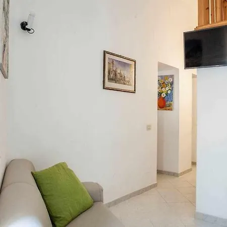 Donna Sara - In Corte Amalfitana