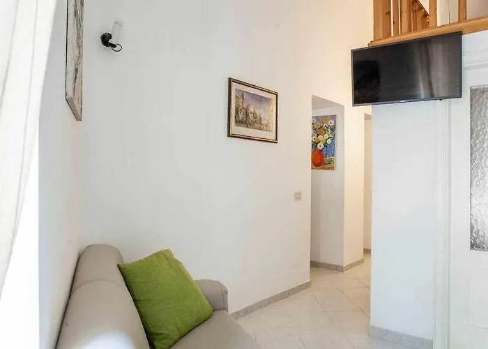 Donna Sara - In Corte Amalfitana